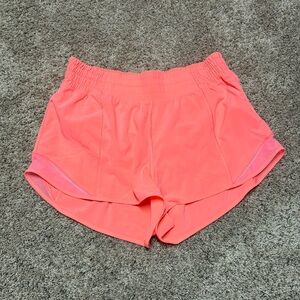 EUC lululemon hotty hot high rise short size 6, 2.5 length